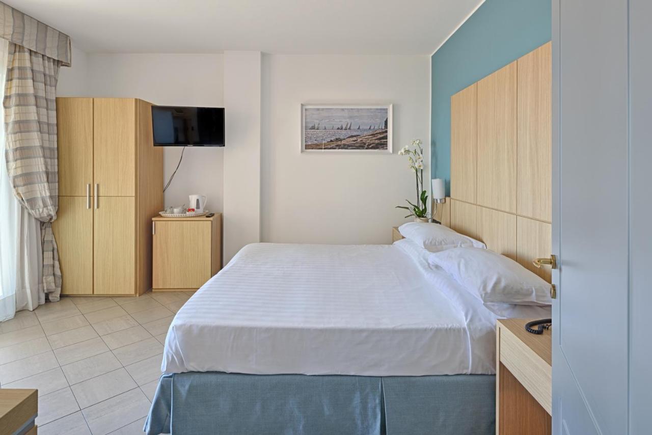 Aregai Marina & 4* Santo Stefano al Mare