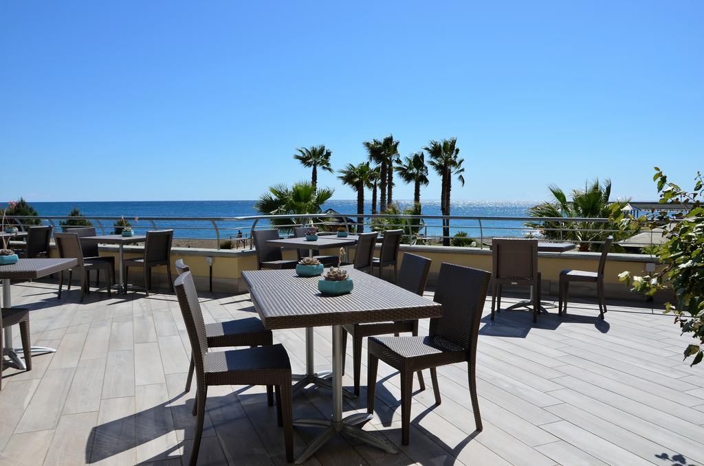 Hotel Aregai Marina &