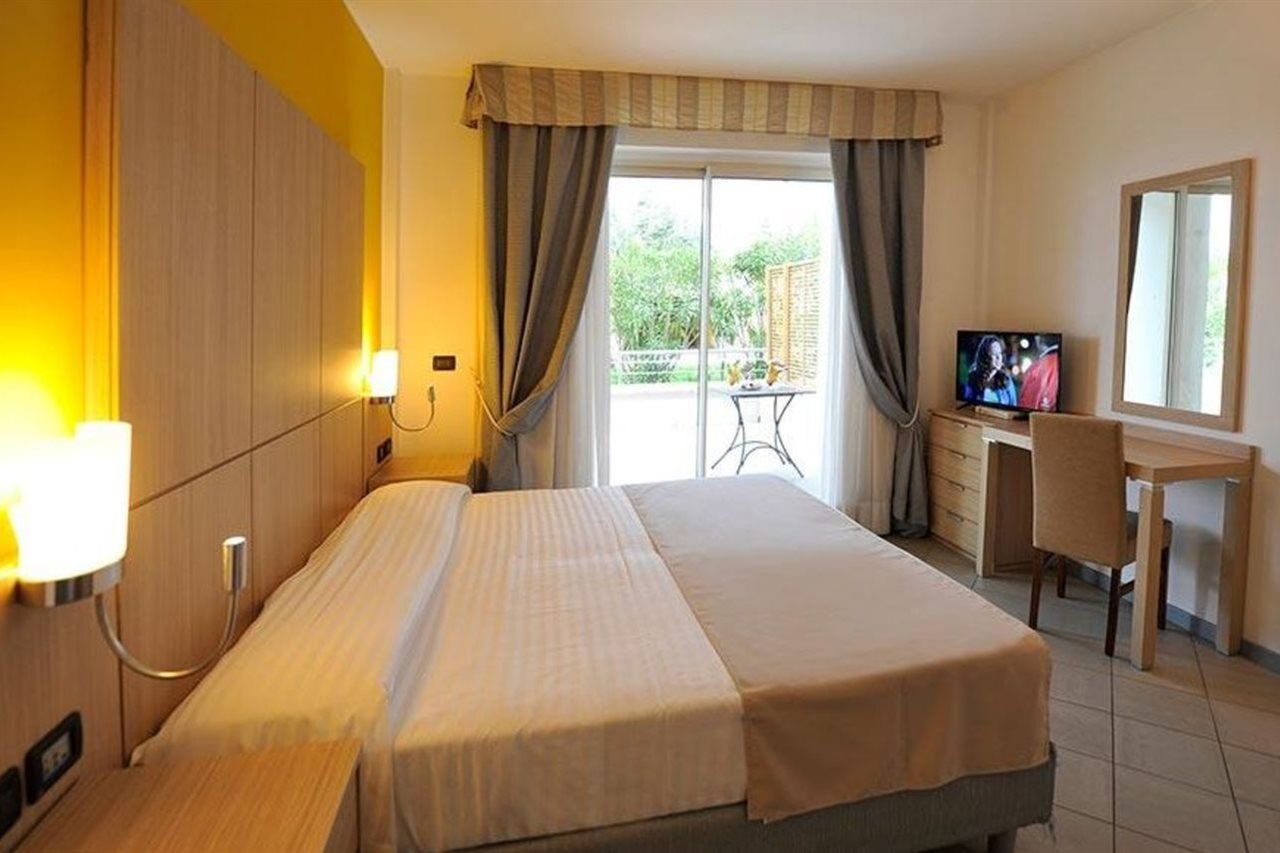 Aregai Marina & Hotel