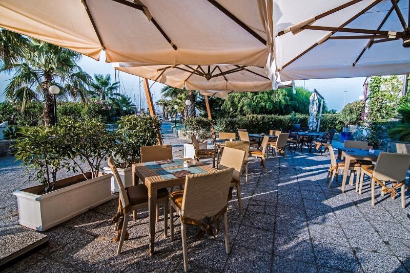 Aregai Marina & 4* Santo Stefano al Mare